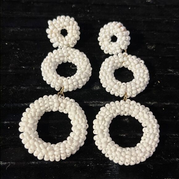 Vintage White Graduated Seed Bead Hoop Dangle Pierced Earrings Geometric 3.5” - Picture 1 of 8